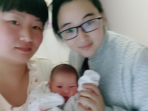 産(chǎn)後孕婦濕疹怎麽辦(bàn)？會傳染給寶寶嗎